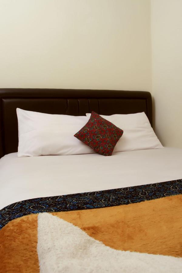 Bantal Guling Trans Hotel Bandung Buitenkant foto